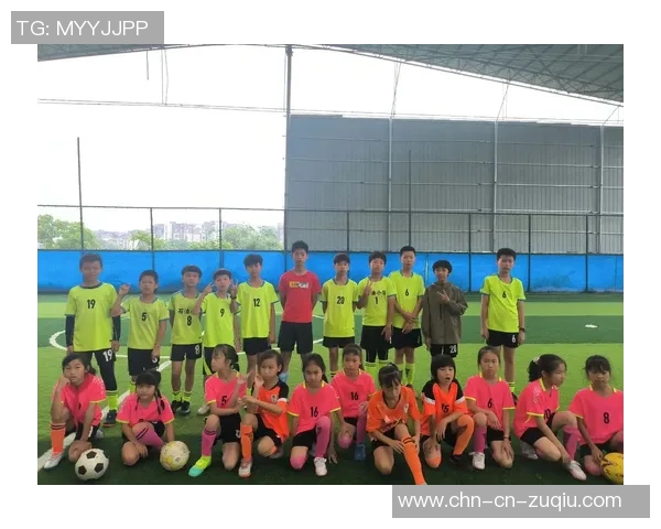 掌握足球接半高球技巧提升你的比赛表现与团队配合能力 掌握足球接半高球技巧提升你的比赛表现与团队配合能力